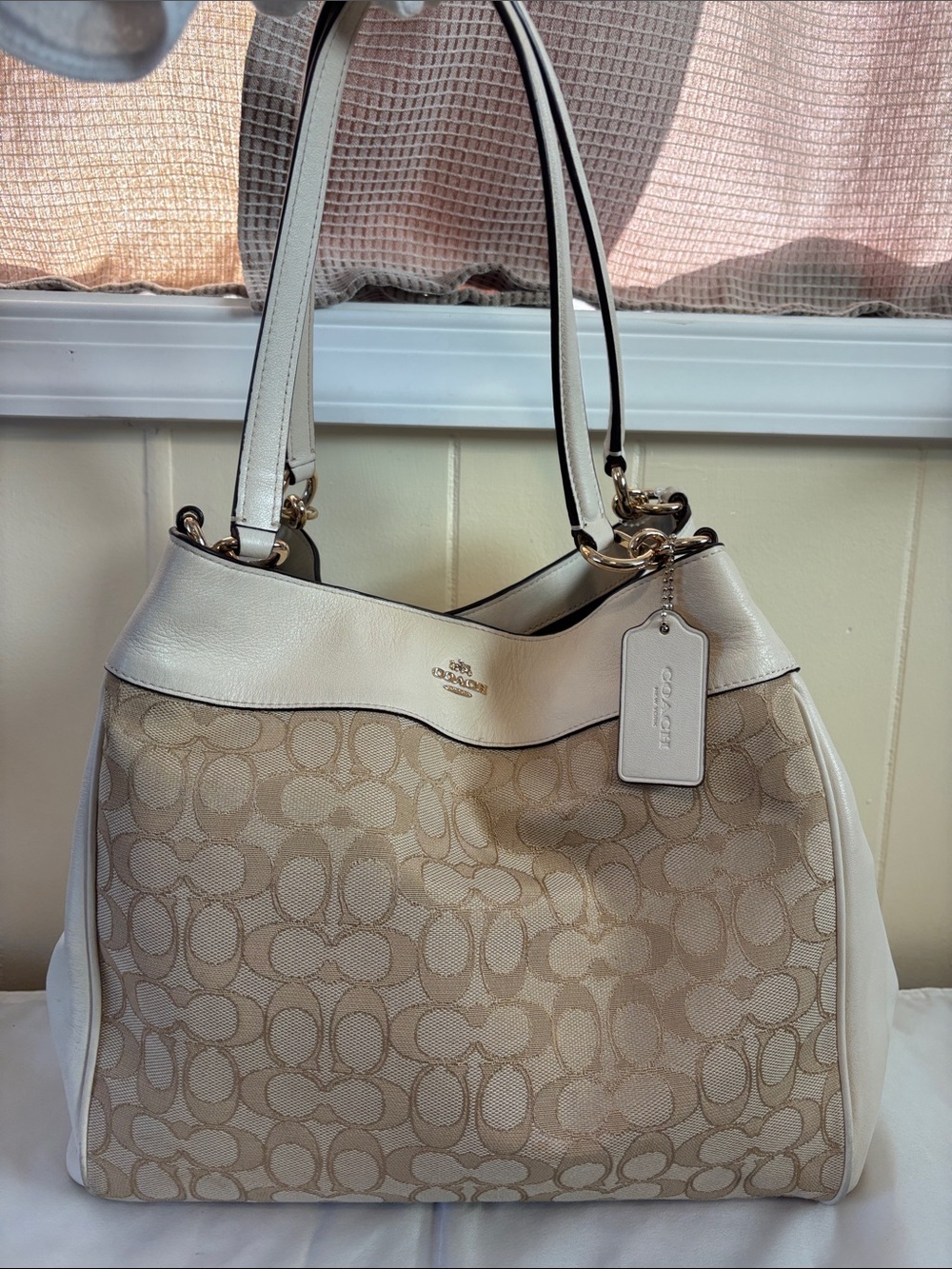 EUC Coach Outline Signature Lexy Shoulder Bag in Light Khaki/Chalk
